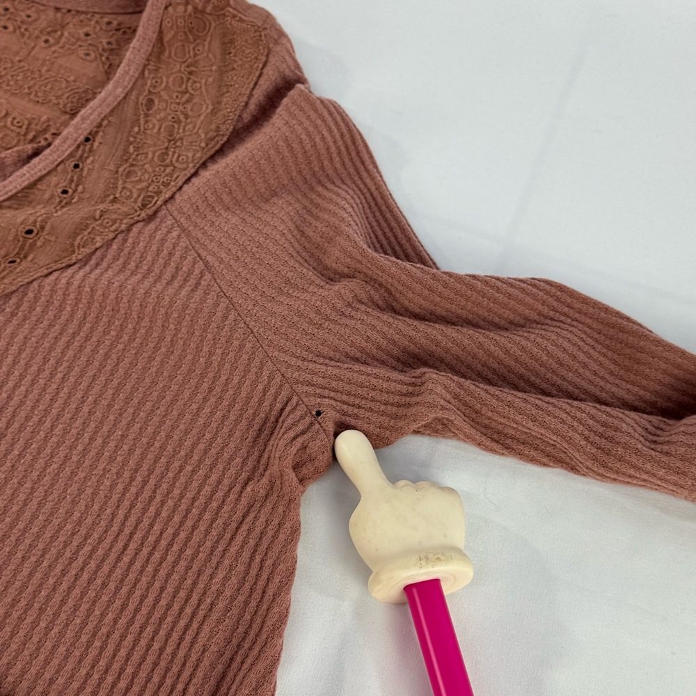 Free People Parisian Eyelet Bell Sleeve textured Top in pinky mauve color medium - Picture 13 of 16